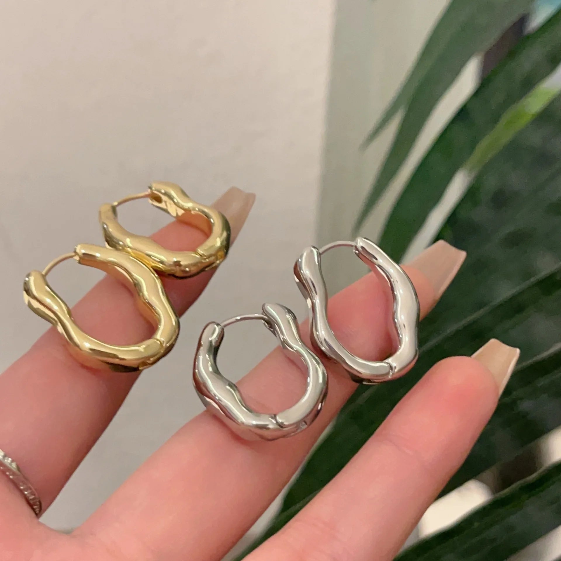 Irregular Oval Hoop Earrings - LaVie Jewelery