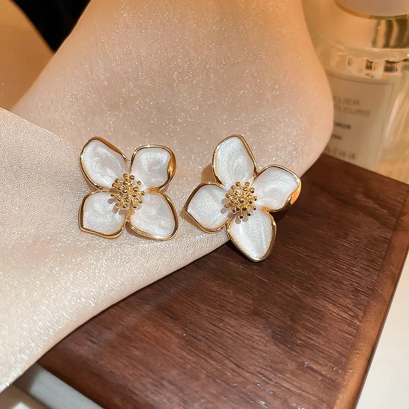 Vintage Sweet Flower Stud Earrings - LaVie Jewelery
